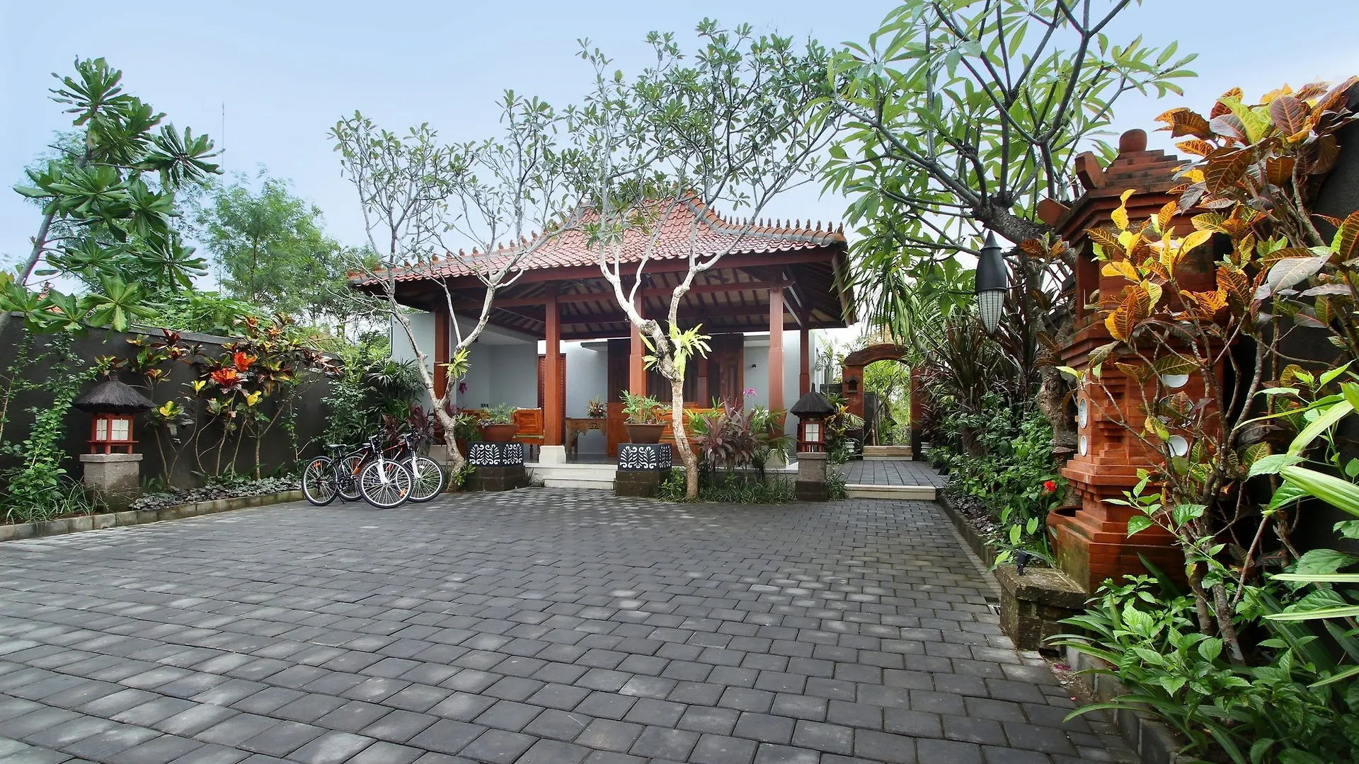 Aradhana Villas Seminyak Indonesien